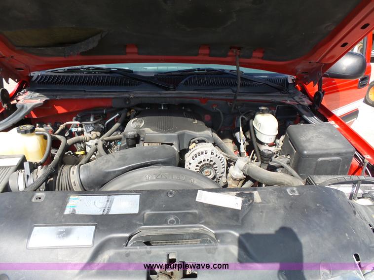 image for item J4227 2003 Chevrolet Suburban SUV