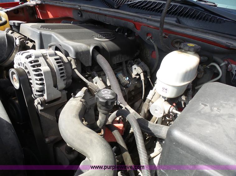 image for item J4227 2003 Chevrolet Suburban SUV