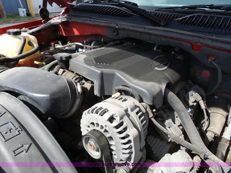 image for item J4227 2003 Chevrolet Suburban SUV