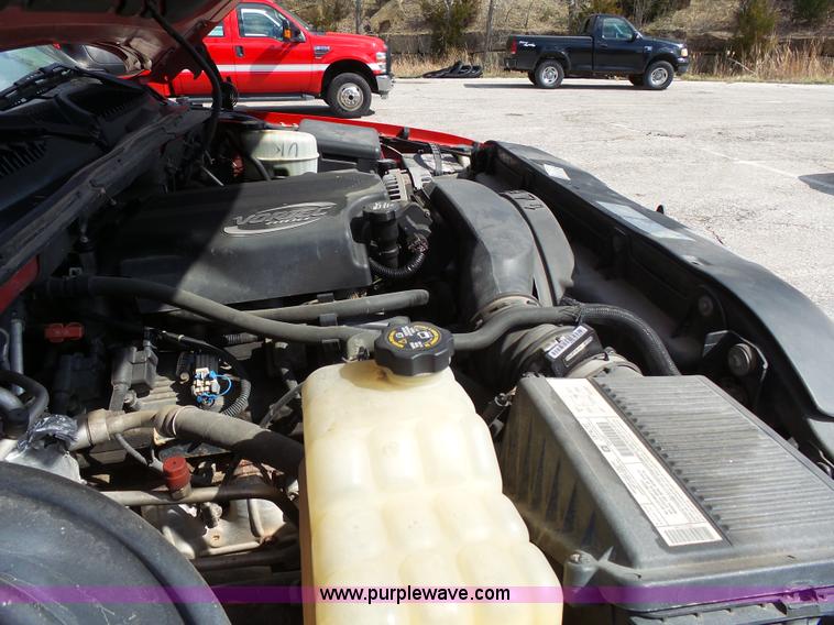 image for item J4227 2003 Chevrolet Suburban SUV