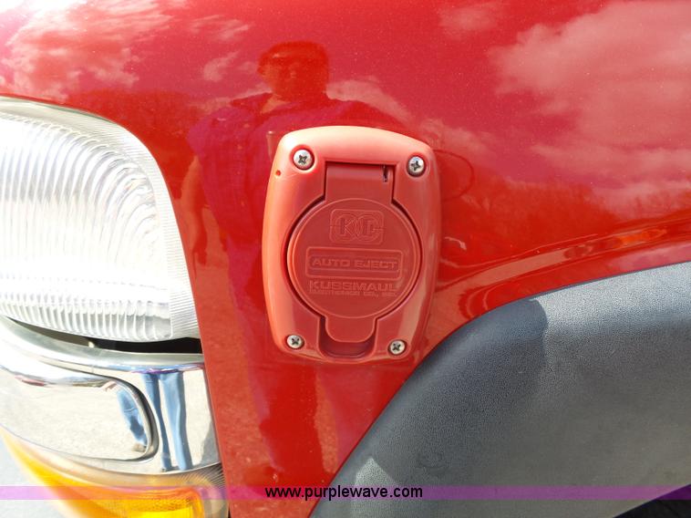 image for item J4227 2003 Chevrolet Suburban SUV