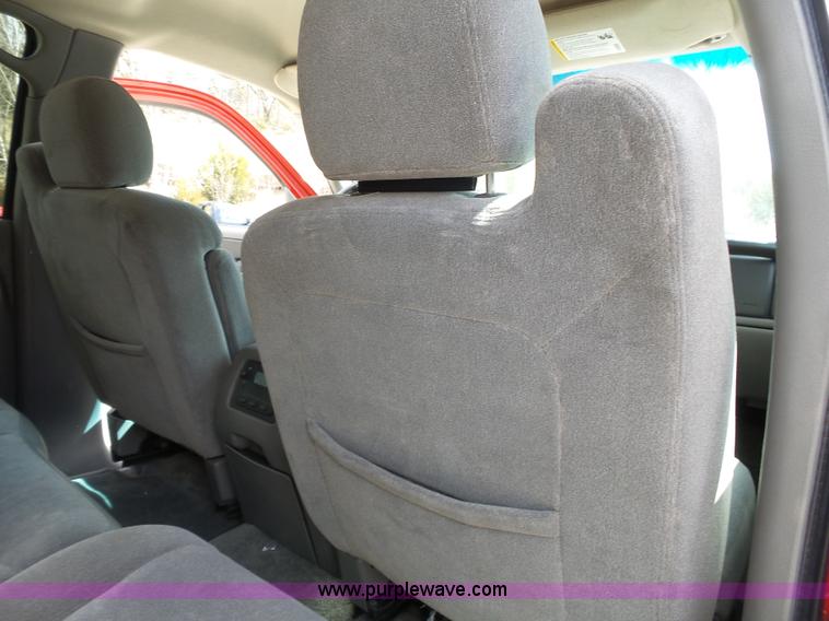 image for item J4227 2003 Chevrolet Suburban SUV