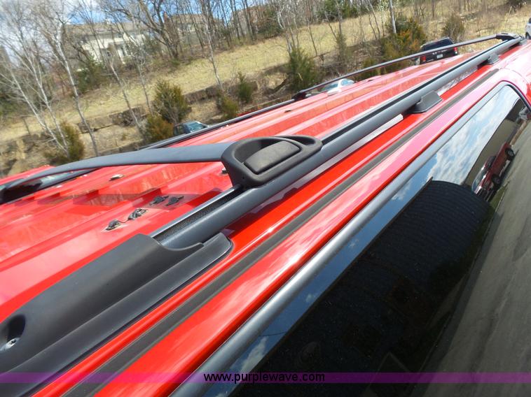 image for item J4227 2003 Chevrolet Suburban SUV