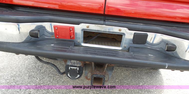 image for item J4227 2003 Chevrolet Suburban SUV