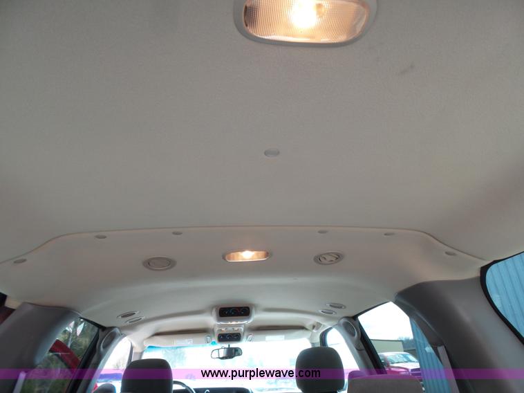 image for item J4227 2003 Chevrolet Suburban SUV