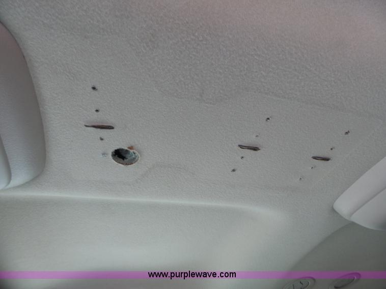 image for item J4227 2003 Chevrolet Suburban SUV