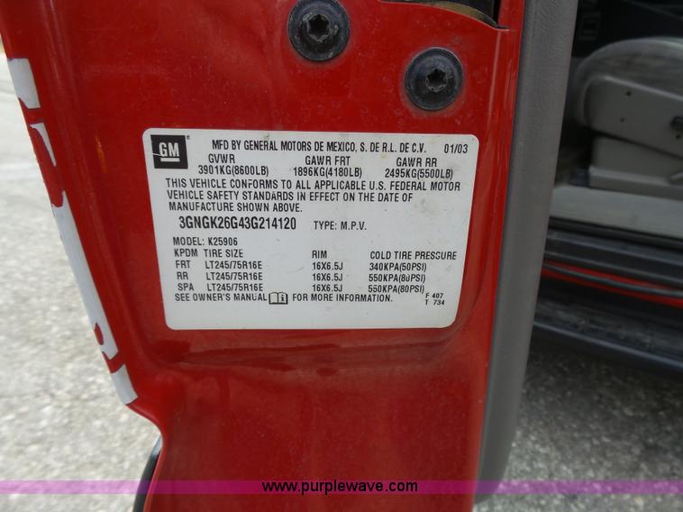 image for item J4227 2003 Chevrolet Suburban SUV