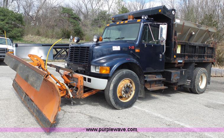 image for item J4228 2001 International 4900 dump truck