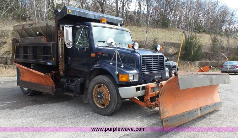 image for item J4228 2001 International 4900 dump truck