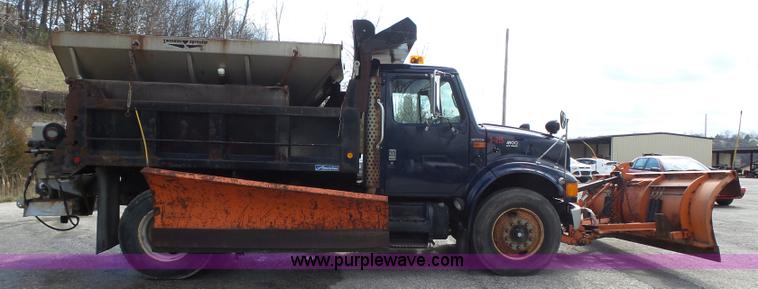 image for item J4228 2001 International 4900 dump truck