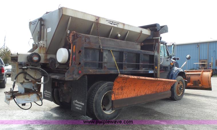 image for item J4228 2001 International 4900 dump truck
