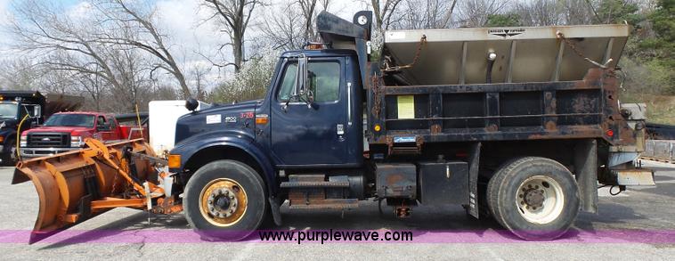 image for item J4228 2001 International 4900 dump truck