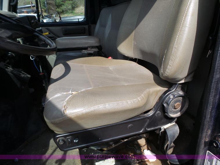 image for item J4228 2001 International 4900 dump truck