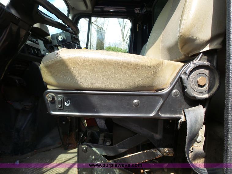 image for item J4228 2001 International 4900 dump truck