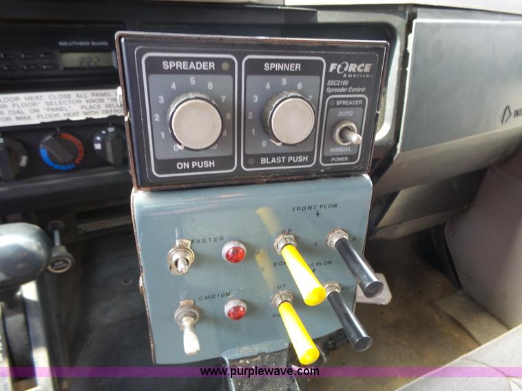 image for item J4228 2001 International 4900 dump truck