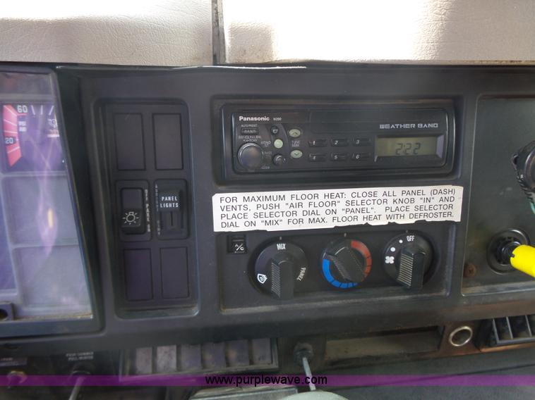 image for item J4228 2001 International 4900 dump truck