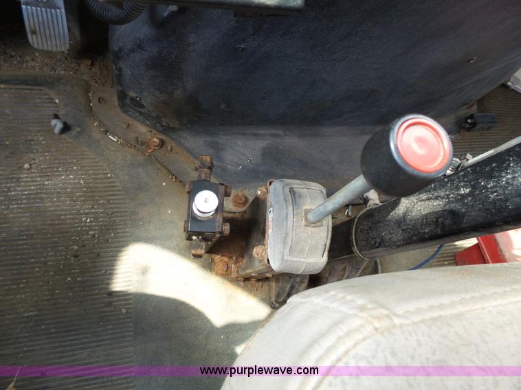 image for item J4228 2001 International 4900 dump truck