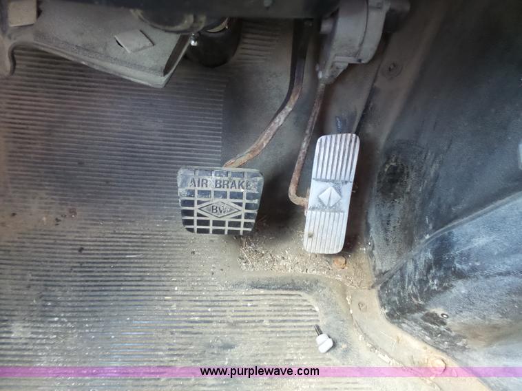 image for item J4228 2001 International 4900 dump truck