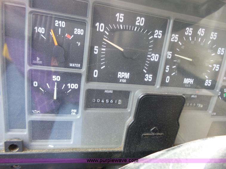 image for item J4228 2001 International 4900 dump truck