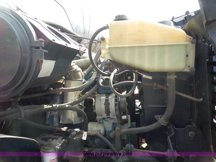 image for item J4228 2001 International 4900 dump truck