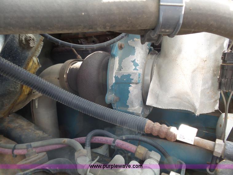 image for item J4228 2001 International 4900 dump truck