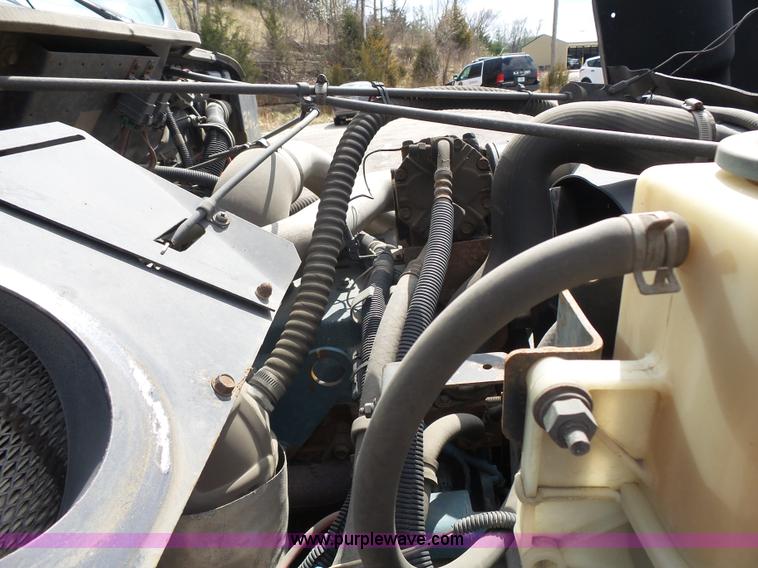 image for item J4228 2001 International 4900 dump truck