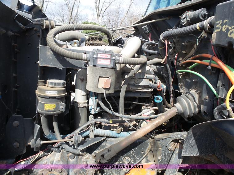 image for item J4228 2001 International 4900 dump truck