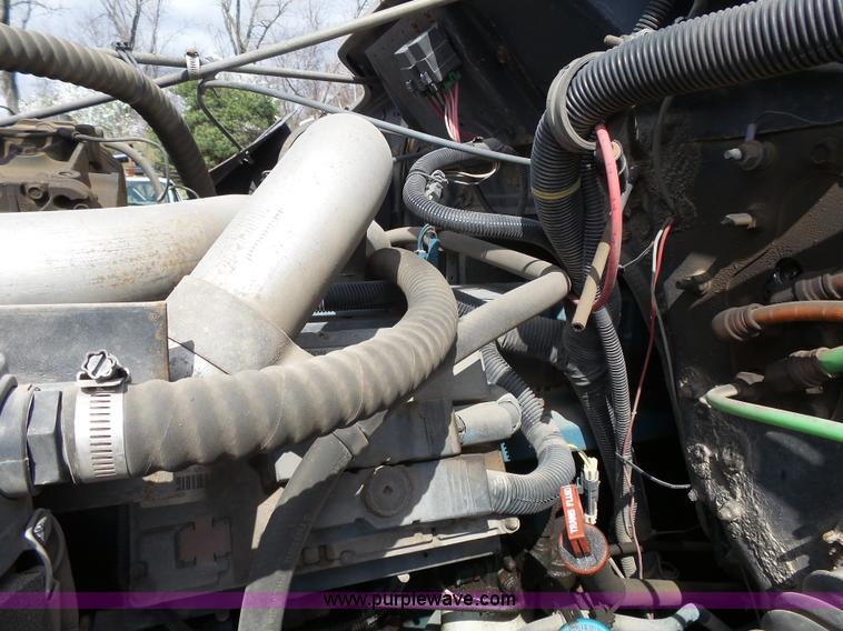 image for item J4228 2001 International 4900 dump truck