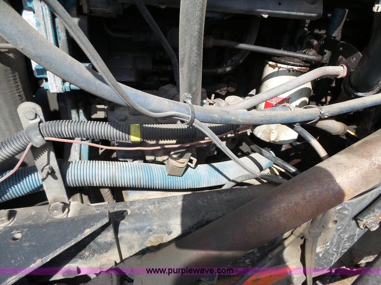 image for item J4228 2001 International 4900 dump truck