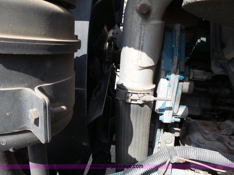 image for item J4228 2001 International 4900 dump truck