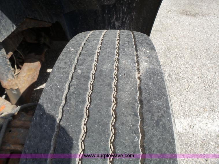 image for item J4228 2001 International 4900 dump truck