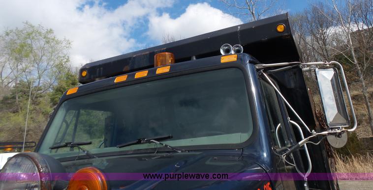 image for item J4228 2001 International 4900 dump truck