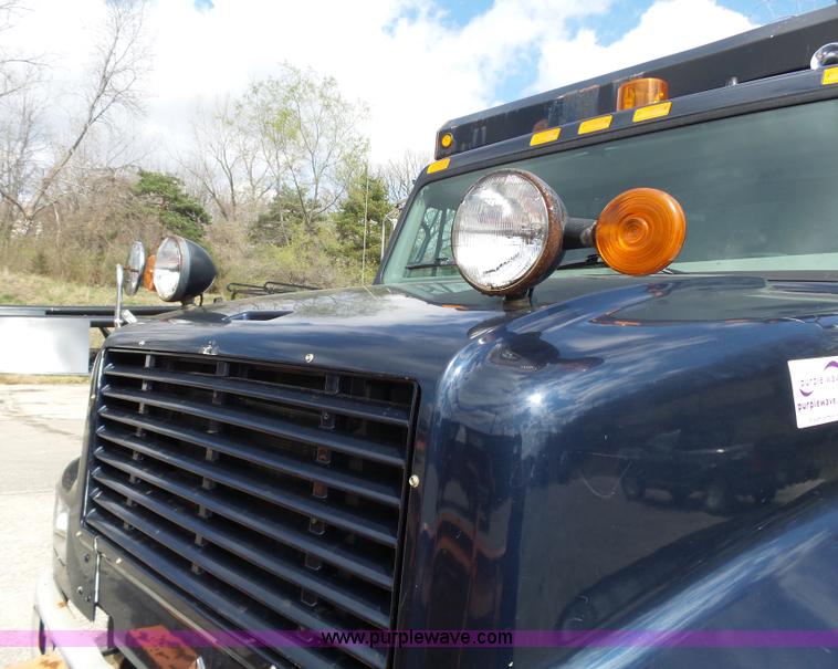 image for item J4228 2001 International 4900 dump truck