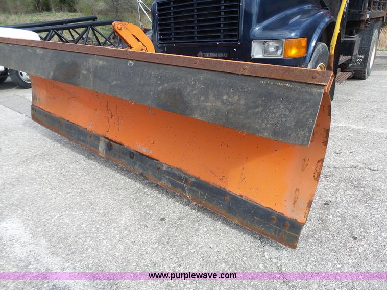 image for item J4228 2001 International 4900 dump truck