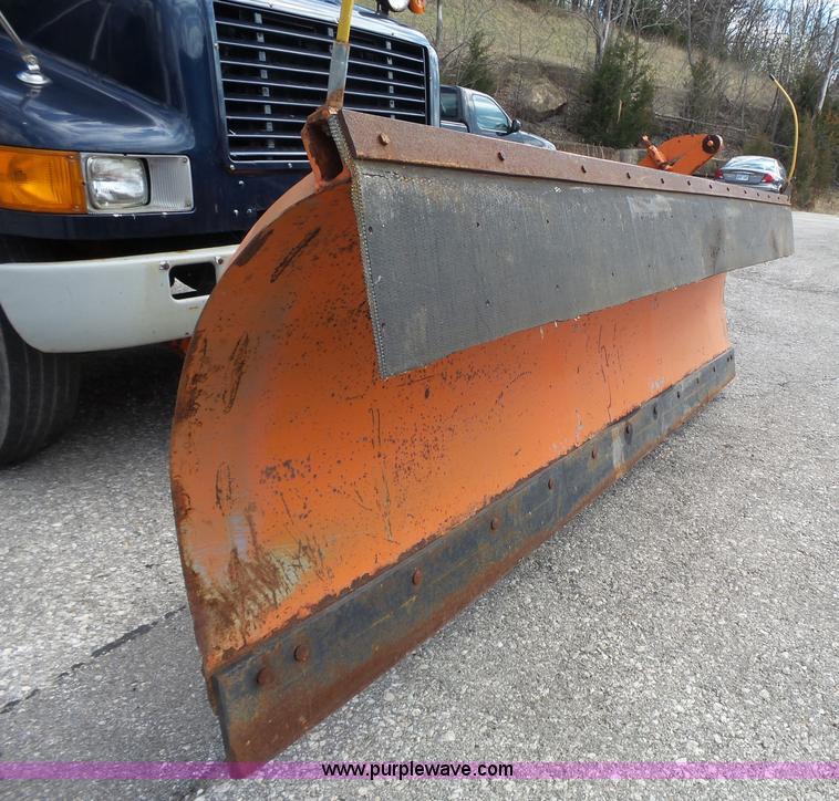 image for item J4228 2001 International 4900 dump truck