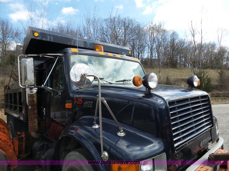 image for item J4228 2001 International 4900 dump truck