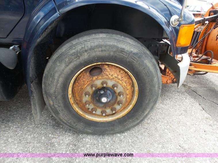 image for item J4228 2001 International 4900 dump truck