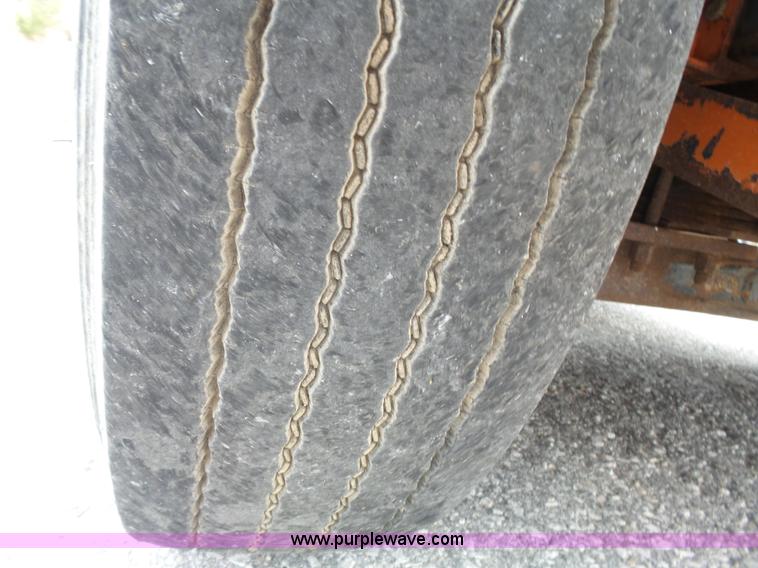 image for item J4228 2001 International 4900 dump truck