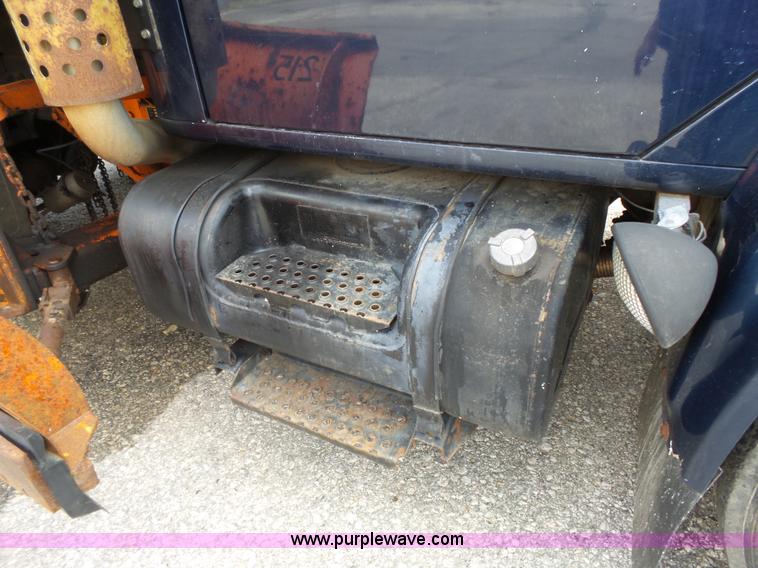 image for item J4228 2001 International 4900 dump truck