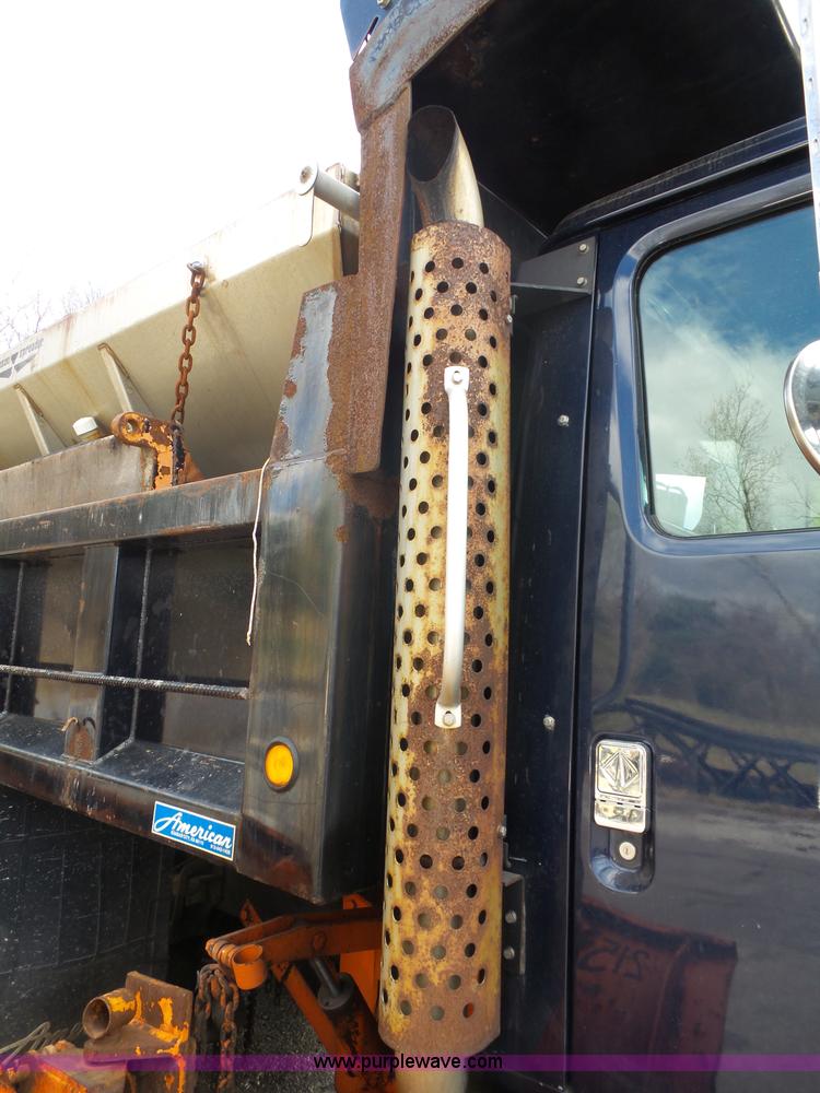 image for item J4228 2001 International 4900 dump truck