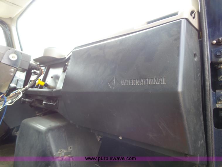 image for item J4228 2001 International 4900 dump truck