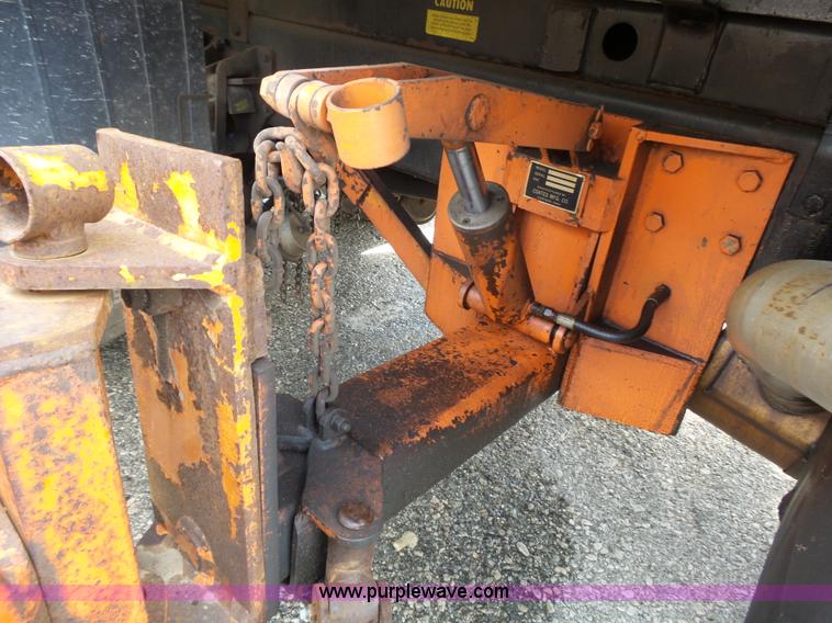 image for item J4228 2001 International 4900 dump truck