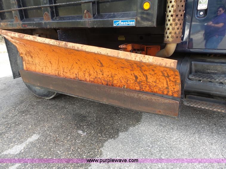 image for item J4228 2001 International 4900 dump truck