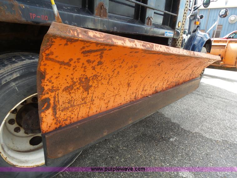 image for item J4228 2001 International 4900 dump truck