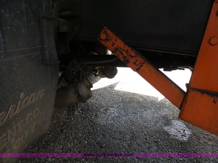 image for item J4228 2001 International 4900 dump truck