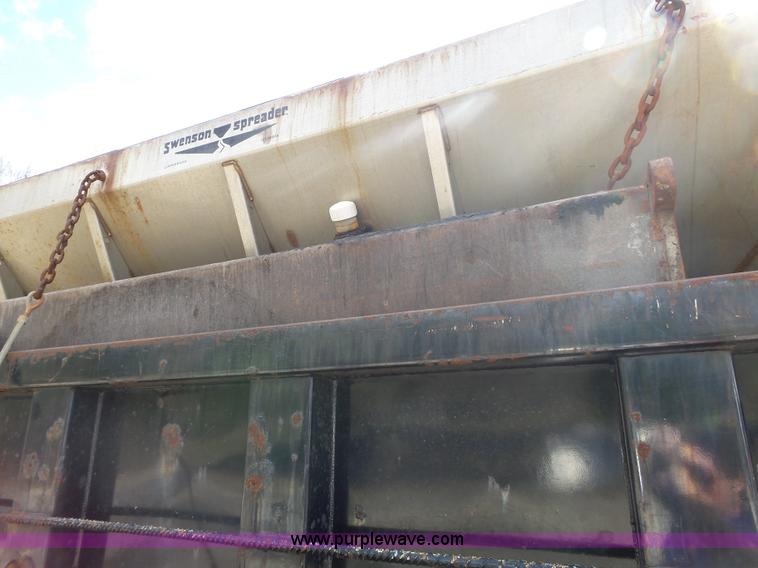 image for item J4228 2001 International 4900 dump truck