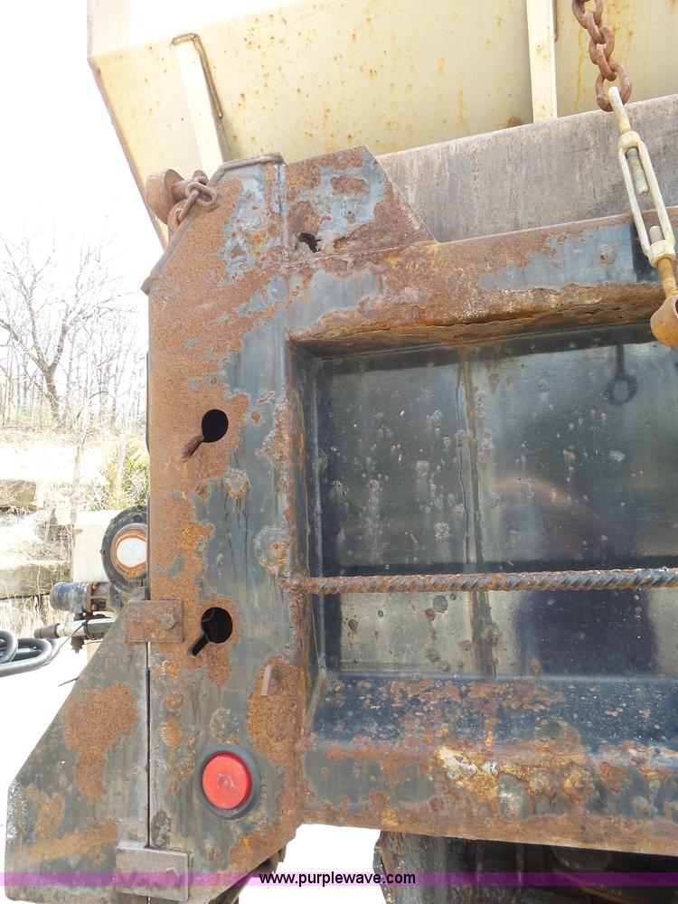 image for item J4228 2001 International 4900 dump truck