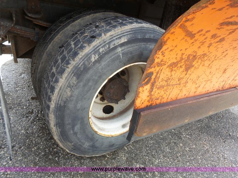 image for item J4228 2001 International 4900 dump truck