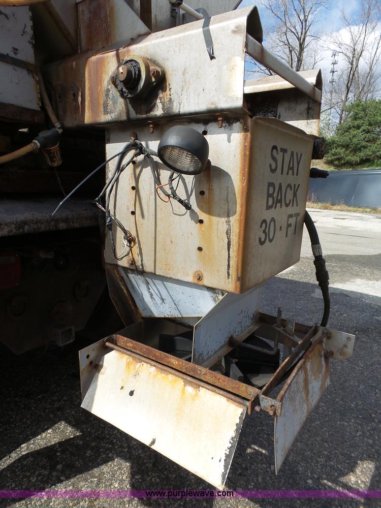 image for item J4228 2001 International 4900 dump truck