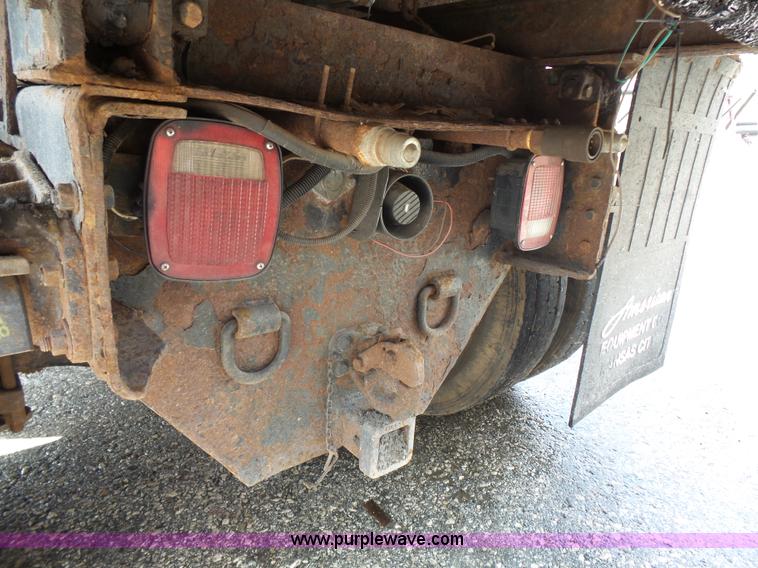 image for item J4228 2001 International 4900 dump truck
